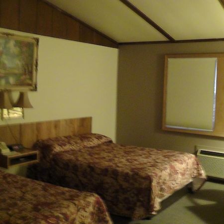 Motel 95 & Campground Hixton Екстериор снимка
