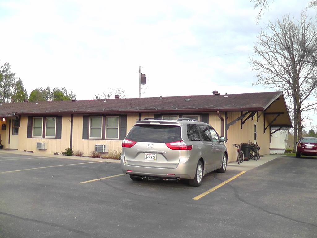 Motel 95 & Campground Hixton Екстериор снимка