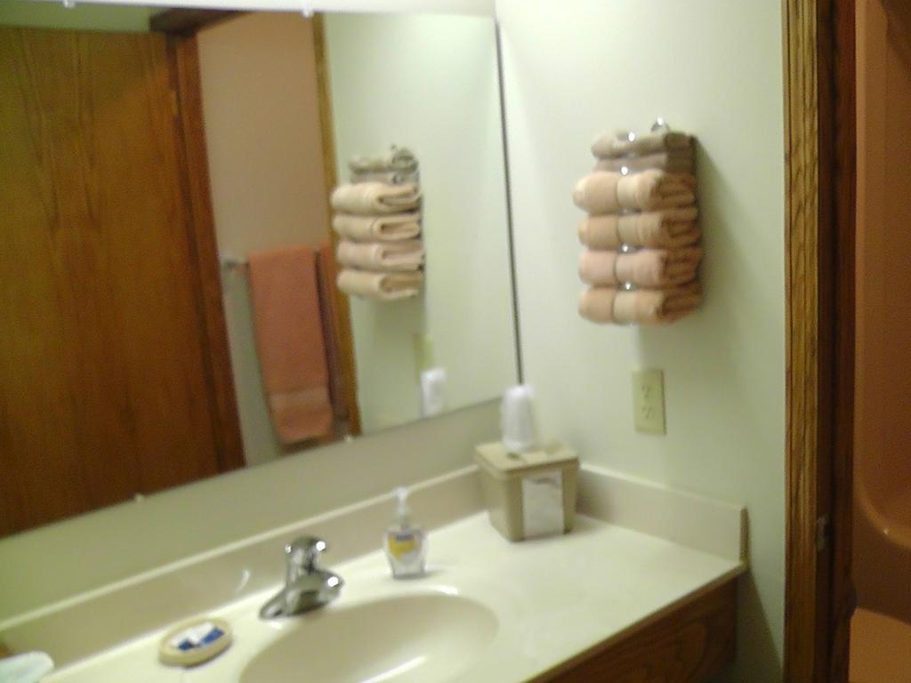 Motel 95 & Campground Hixton Екстериор снимка
